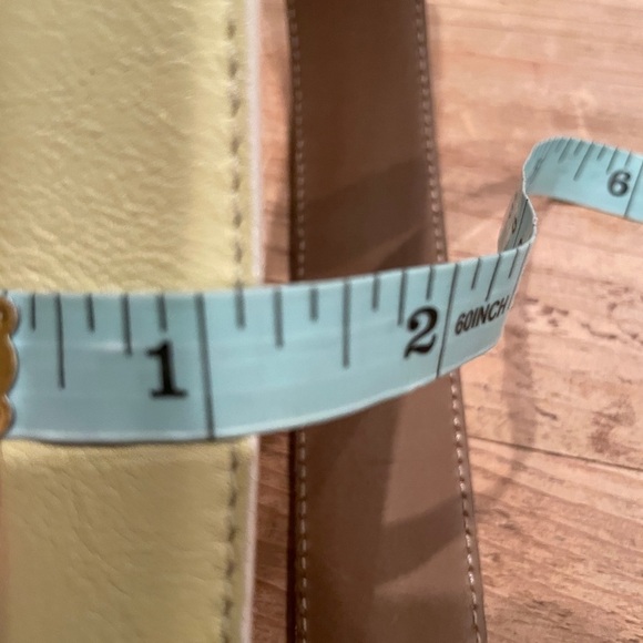 Talbots Made in Italy Butter Yellow Green Genuine Leather Belt Business Career L - Picture 2 of 7